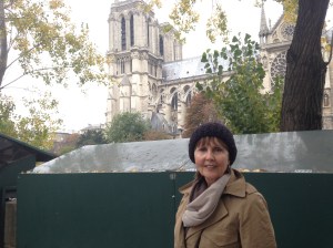 Skirting the Grand Dame on my way to Laurent's childhood neighborhood.